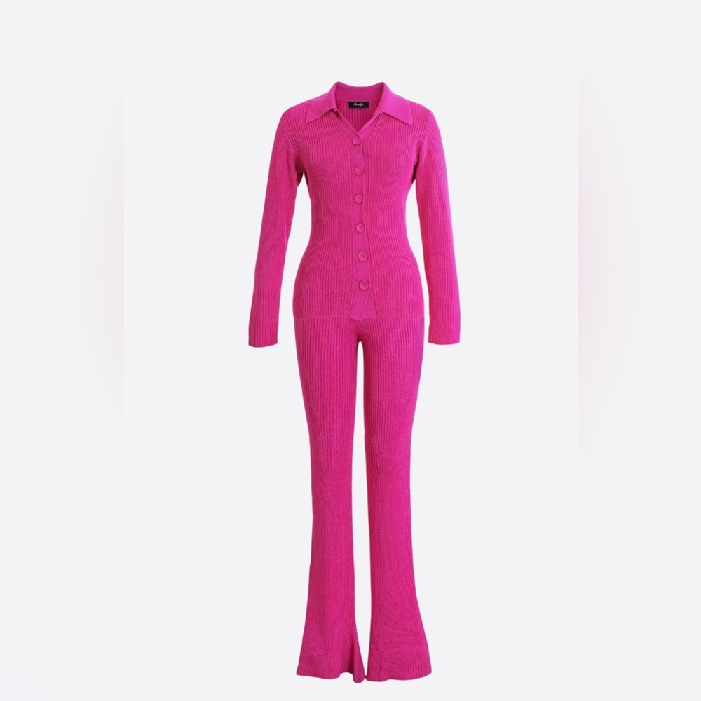 Hanifa Cora set